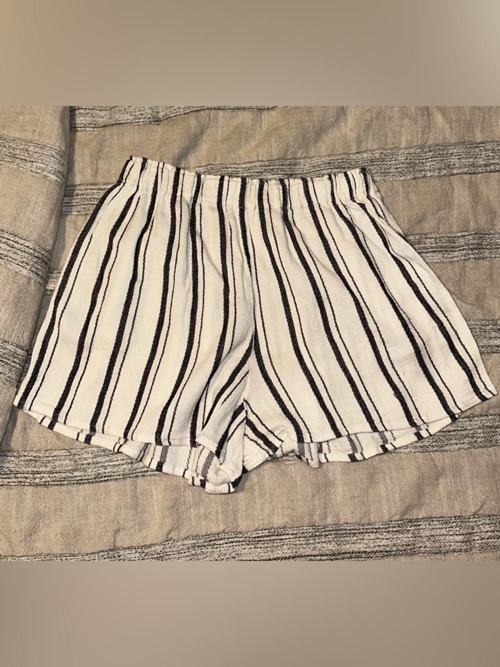 Striped Elastic-Waist Women's Shorts - White/Black